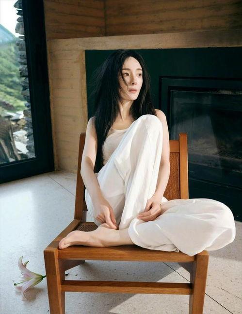 杨幂脚丫图片,展现明星的日常魅力