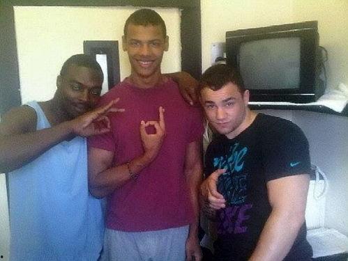 囚犯照背景,探寻囚犯生活的真实写照