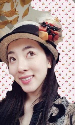 演员李思思生活照